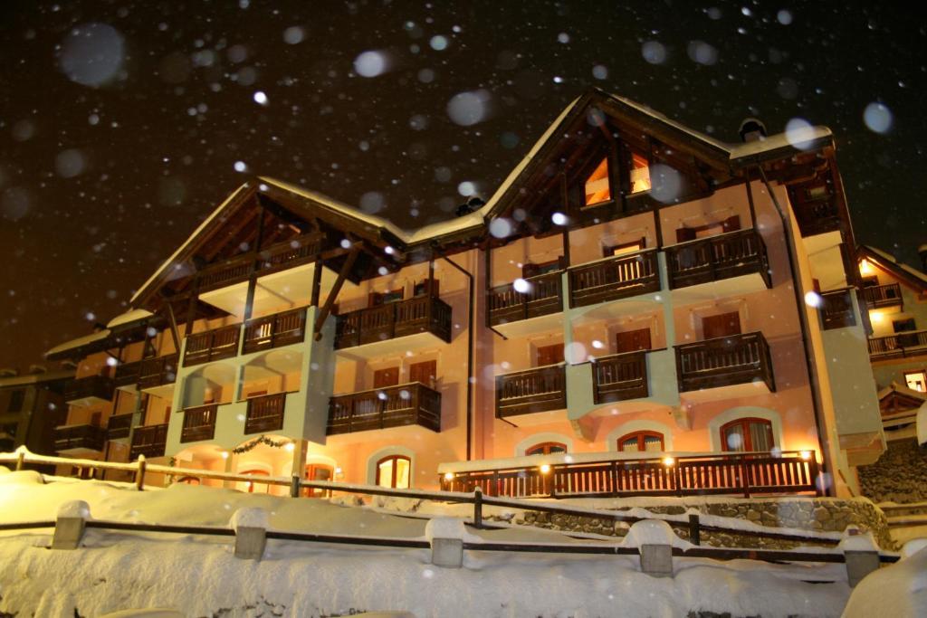 Hotel Residence Dahu Passo del Tonale Exteriör bild