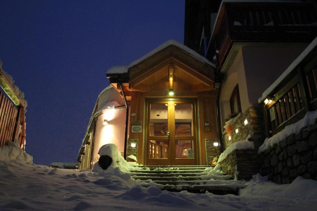 Hotel Residence Dahu Passo del Tonale Exteriör bild